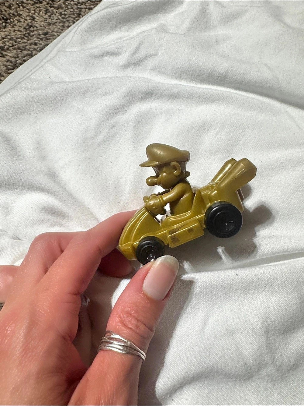 Hot Wheels Mario Kart Gold Mario Standard Kart Toy Car